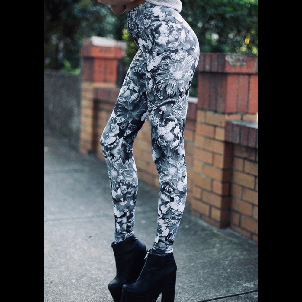Black Milk Clothing Snakes in a Garden Leggings